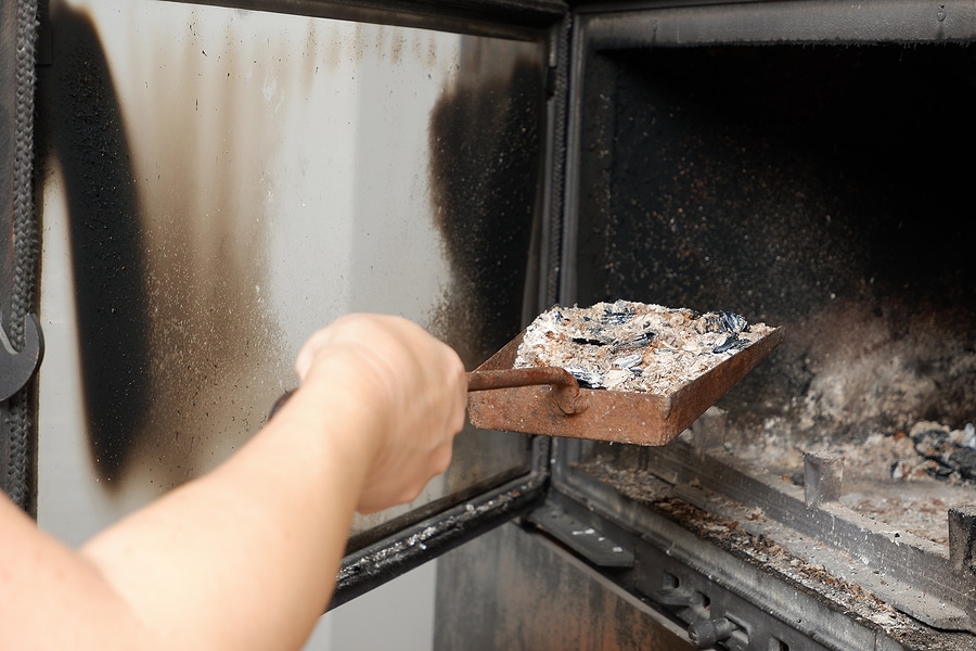 How to Remove Fireplace Ash Without Making a Mess